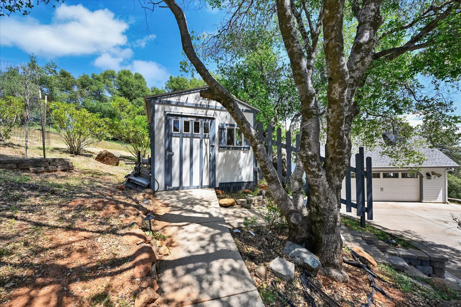 Patricia Way, Grass Valley, California image 6