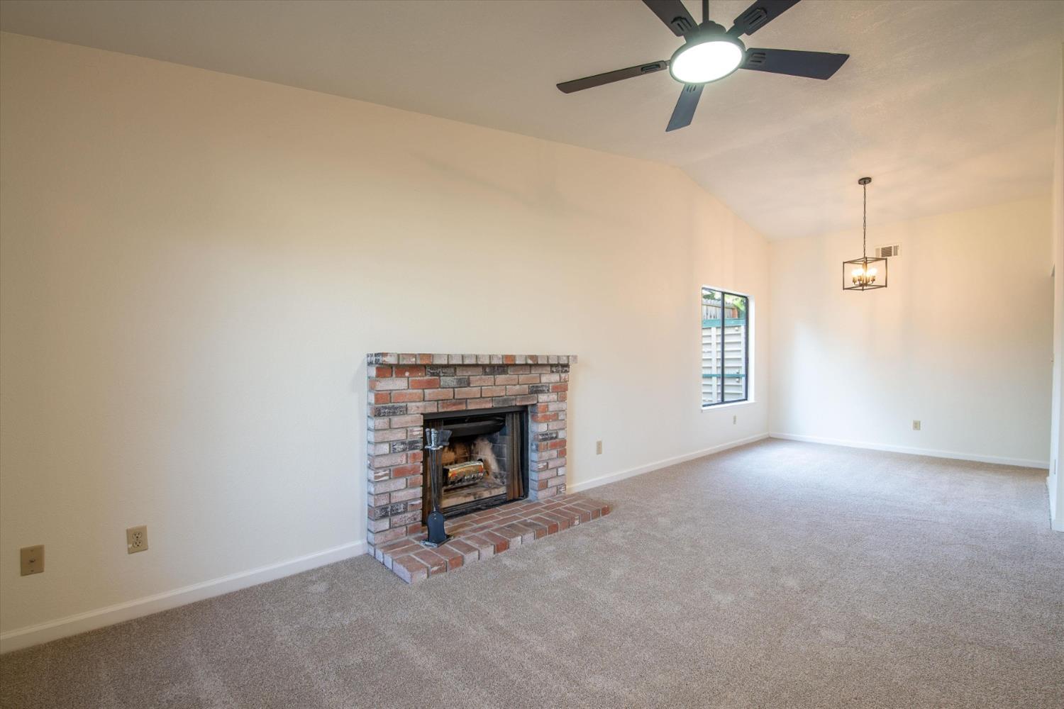 Detail Gallery Image 16 of 45 For 4046 S Royal Links Cir, Antioch,  CA 94509 - 4 Beds | 2 Baths