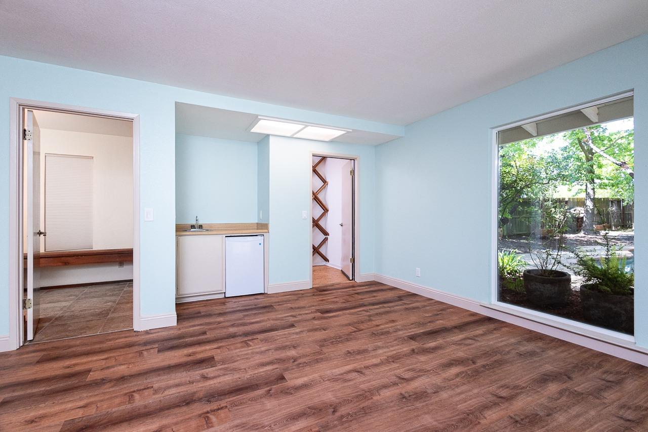 Detail Gallery Image 14 of 27 For 1205 Lantern Ct, Sacramento,  CA 95864 - 4 Beds | 3 Baths
