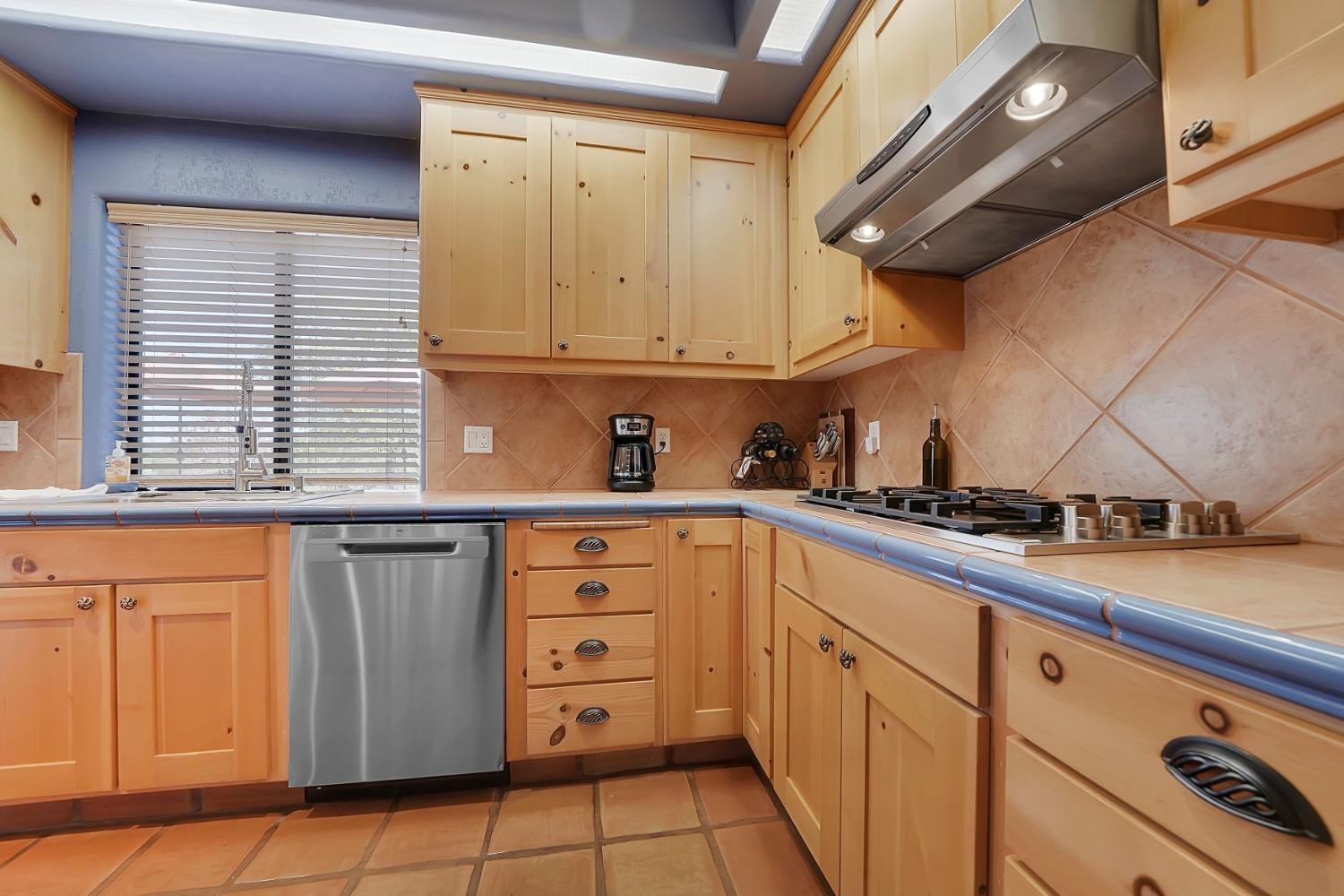 Detail Gallery Image 28 of 86 For 6061 Wind River Dr, Valley Springs,  CA 95252 - 3 Beds | 2/1 Baths