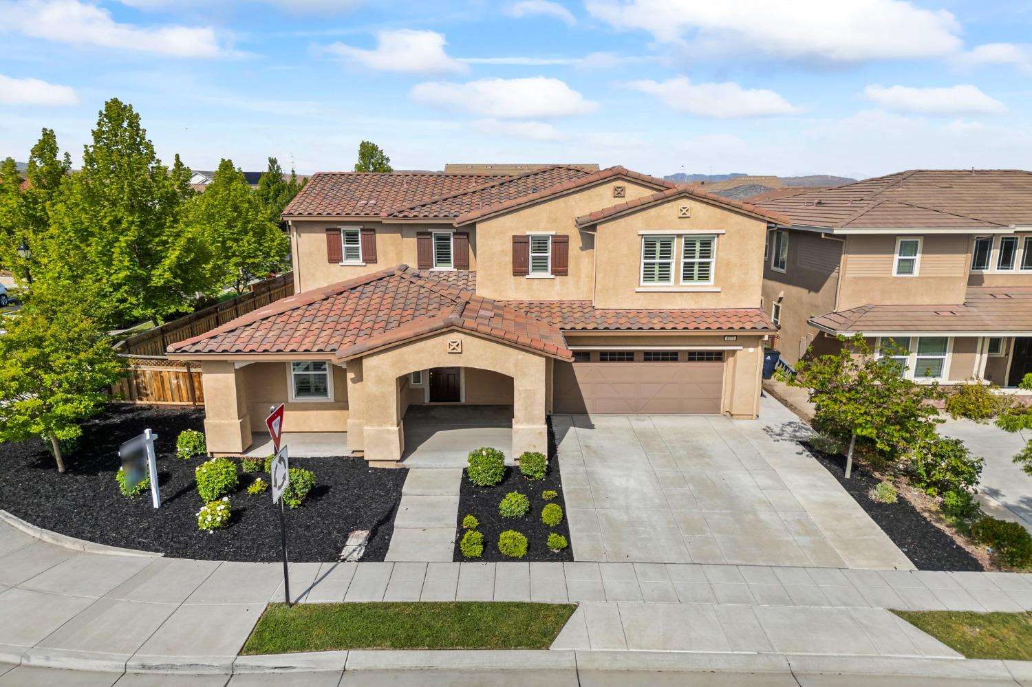 Detail Gallery Image 3 of 70 For 1071 S Jacobs Dr, Mountain House,  CA 95391 - 6 Beds | 3/1 Baths