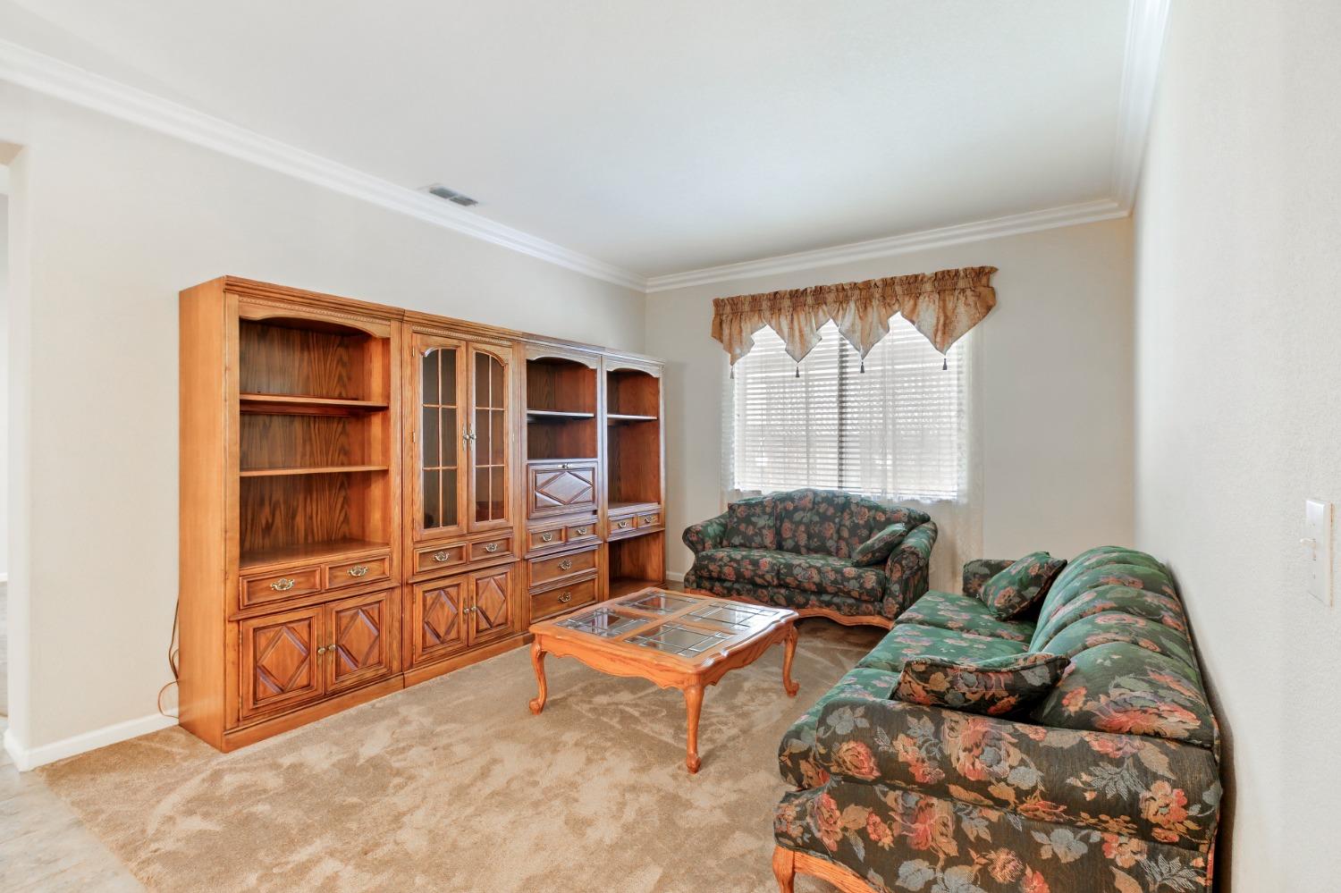 Detail Gallery Image 17 of 62 For 9329 Mainline Dr, Elk Grove,  CA 95624 - 4 Beds | 2 Baths