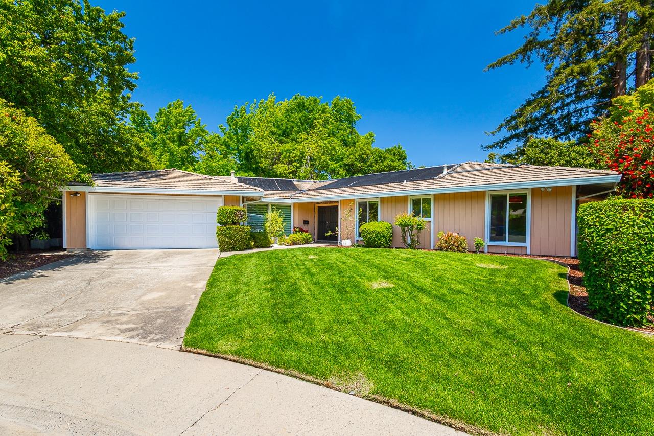 Detail Gallery Image 1 of 27 For 1205 Lantern Ct, Sacramento,  CA 95864 - 4 Beds | 3 Baths