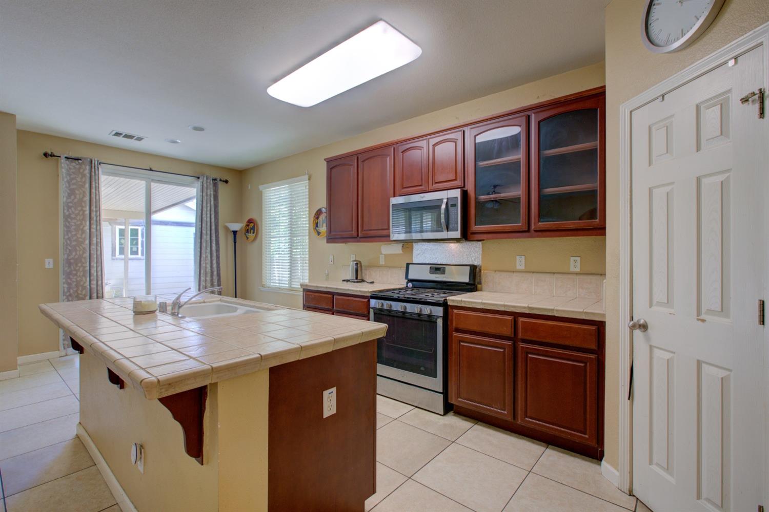 Detail Gallery Image 15 of 61 For 1492 Antioch Ct, Merced,  CA 95348 - 5 Beds | 2/1 Baths