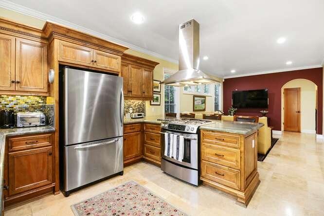 M, Sacramento, California image 21