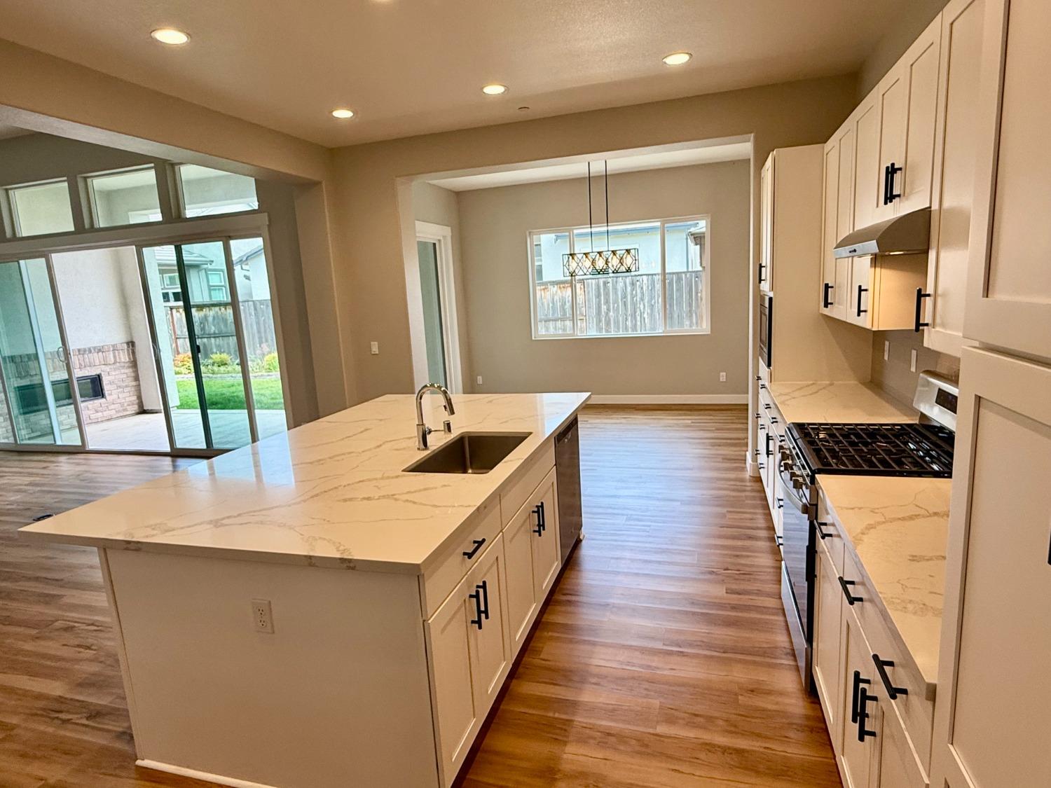 Detail Gallery Image 15 of 52 For 2775 Meadowbrook Lane, Turlock,  CA 95382 - 4 Beds | 2/1 Baths
