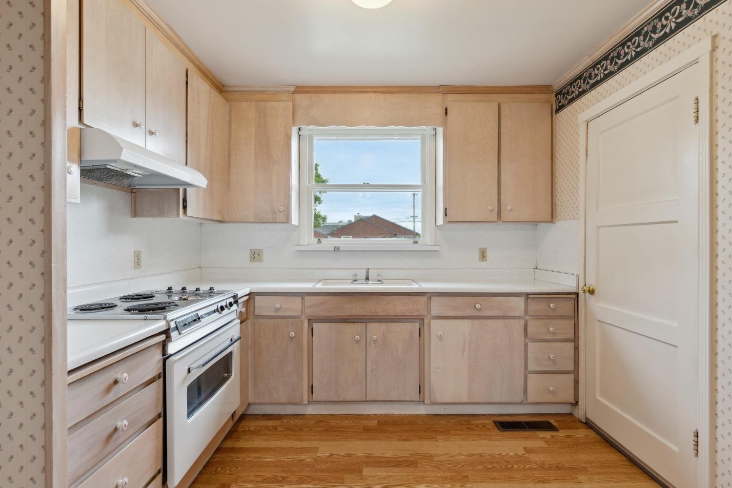 Detail Gallery Image 9 of 27 For 290 W 23rd St, Tracy,  CA 95376 - 3 Beds | 1 Baths