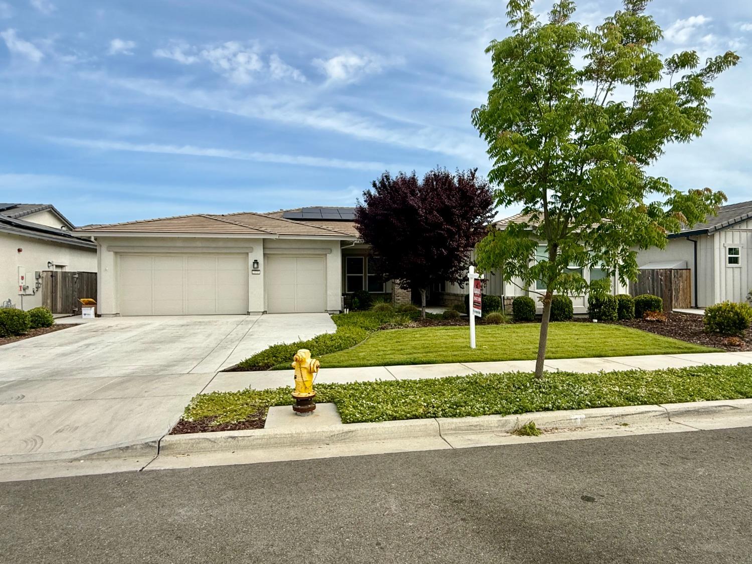 Detail Gallery Image 2 of 52 For 2775 Meadowbrook Lane, Turlock,  CA 95382 - 4 Beds | 2/1 Baths