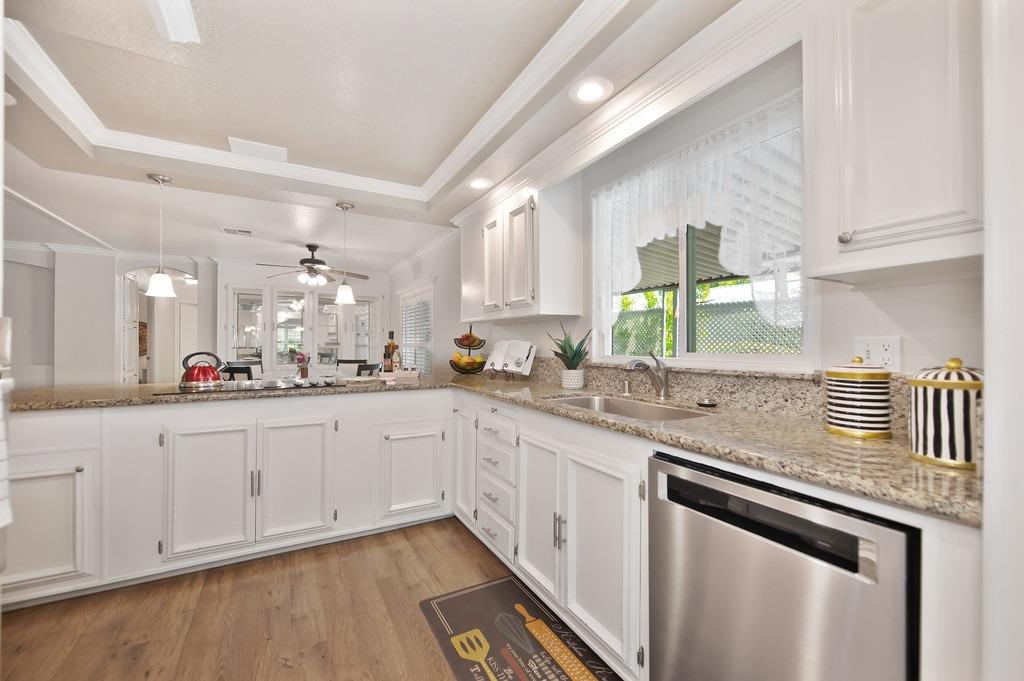Detail Gallery Image 4 of 44 For 6187 Oak Lakes, Citrus Heights,  CA 95621 - 2 Beds | 2 Baths