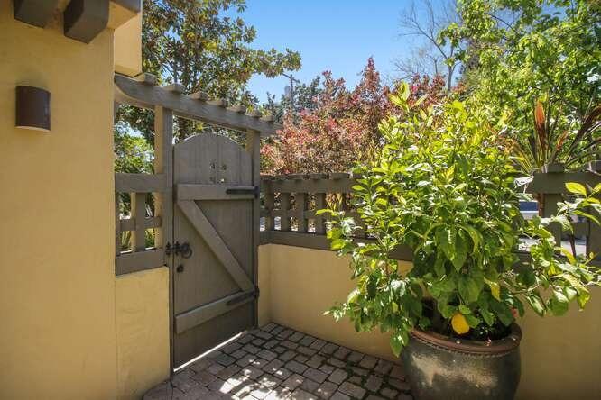 M, Sacramento, California image 4