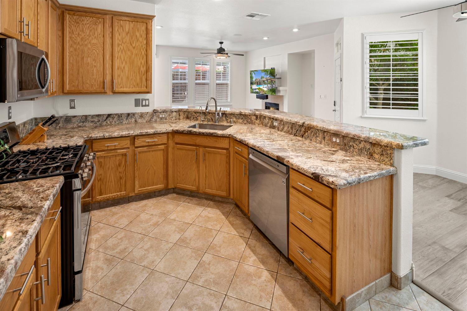 Photo #4: 225052322 Listing: Photo #4