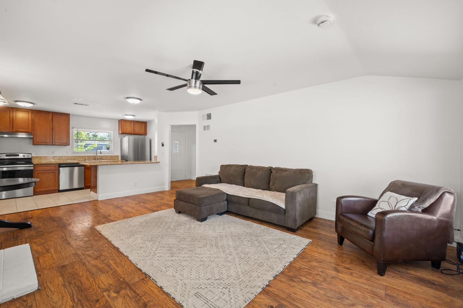 Windsor Drive, Sacramento, California image 4
