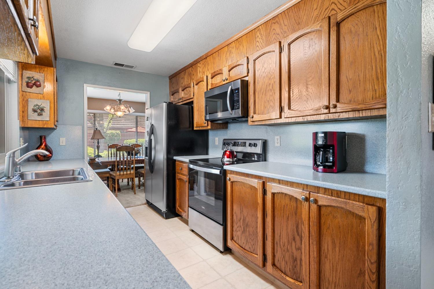 Goldenoak Way, Stockton, California image 18