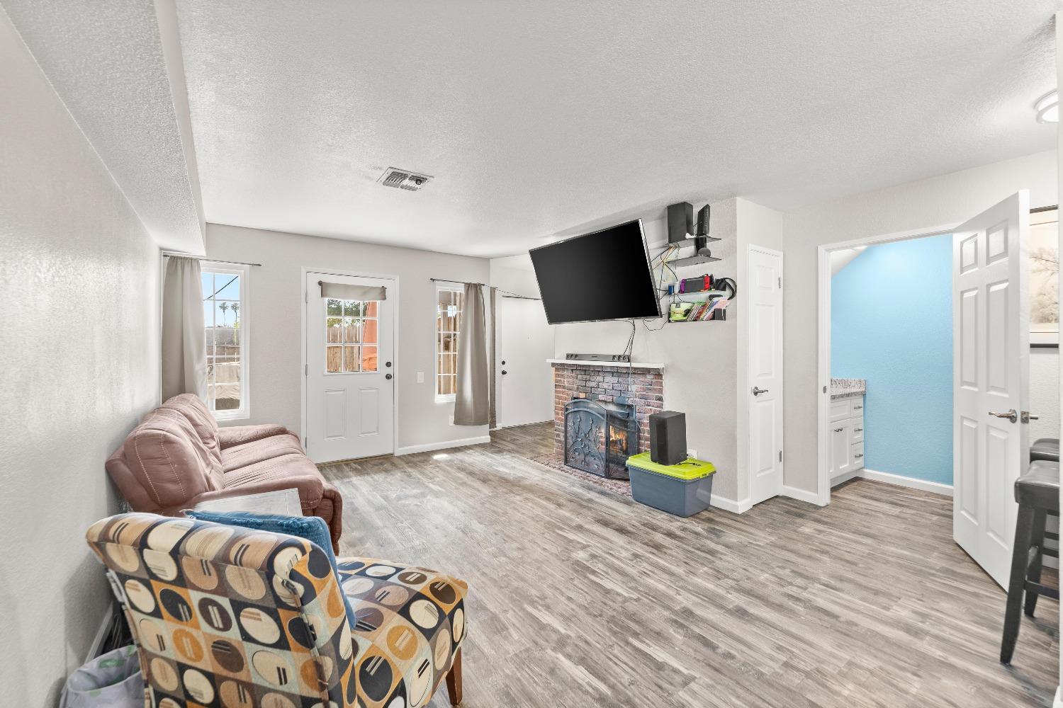 Photo #4: 225054541 Listing: Photo #4