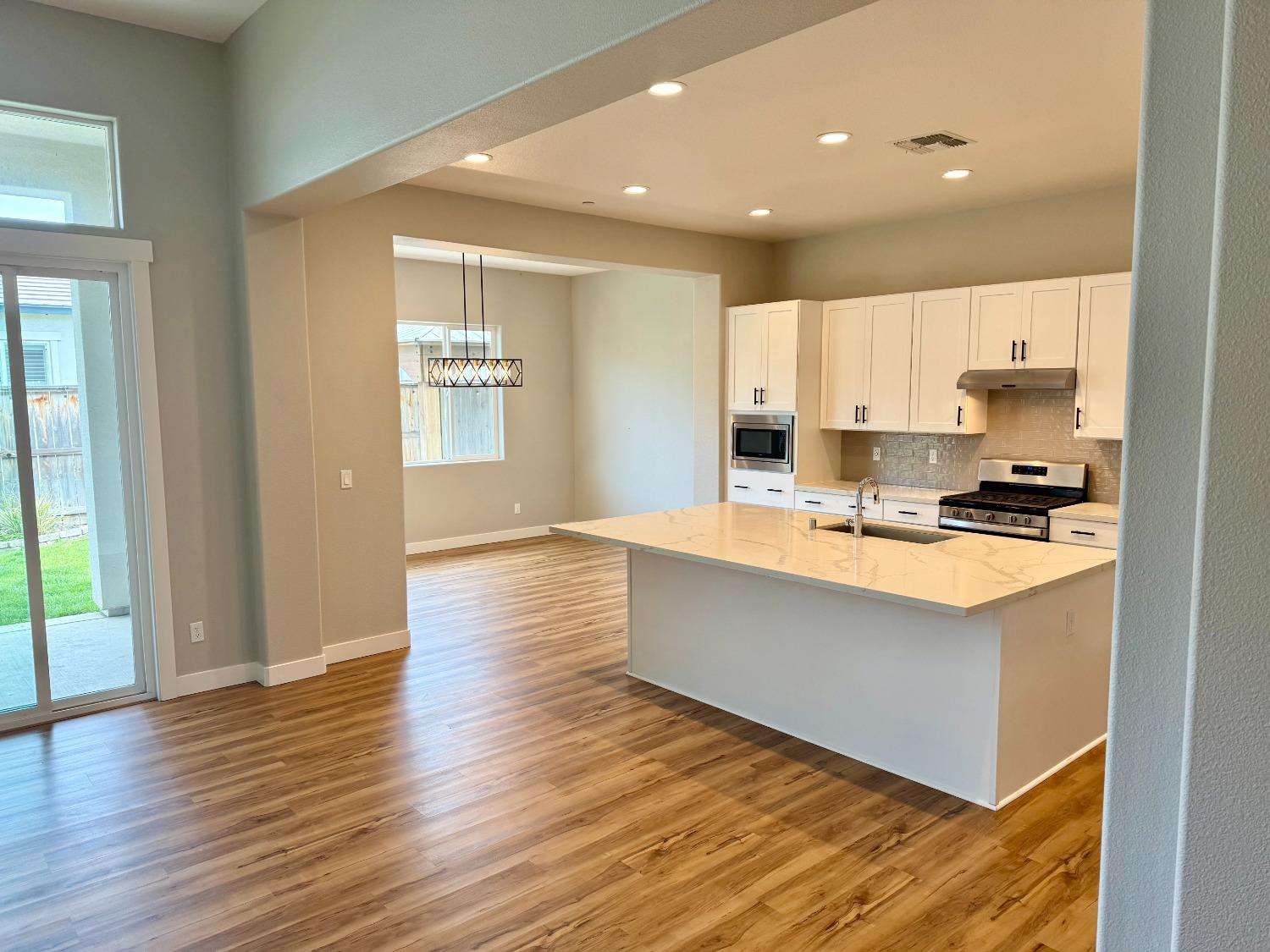 Detail Gallery Image 10 of 52 For 2775 Meadowbrook Lane, Turlock,  CA 95382 - 4 Beds | 2/1 Baths
