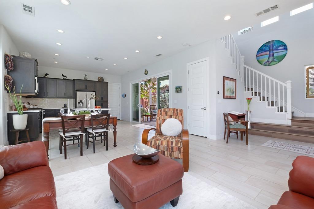 Detail Gallery Image 12 of 74 For 3438 Forney Way, Sacramento,  CA 95816 - 3 Beds | 2/1 Baths
