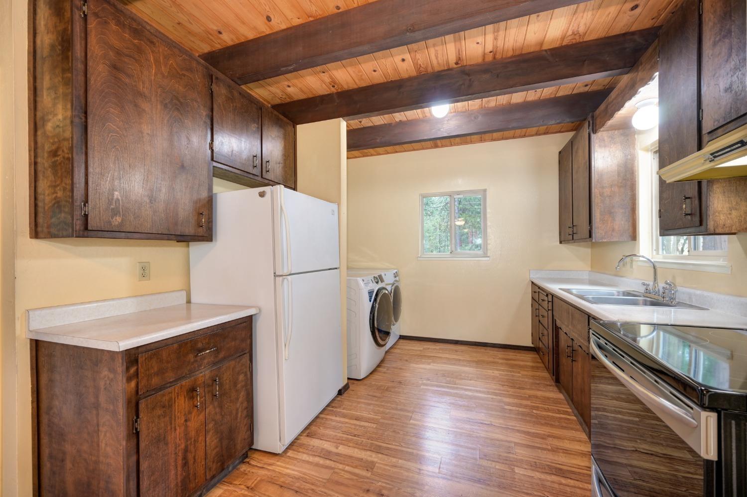 Sierra Springs Drive, Pollock Pines, California image 16