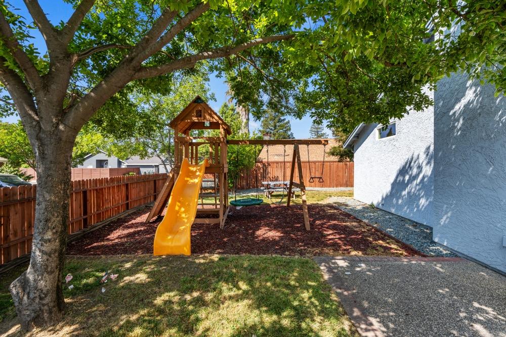 Ventnor Court, Sacramento, California image 35