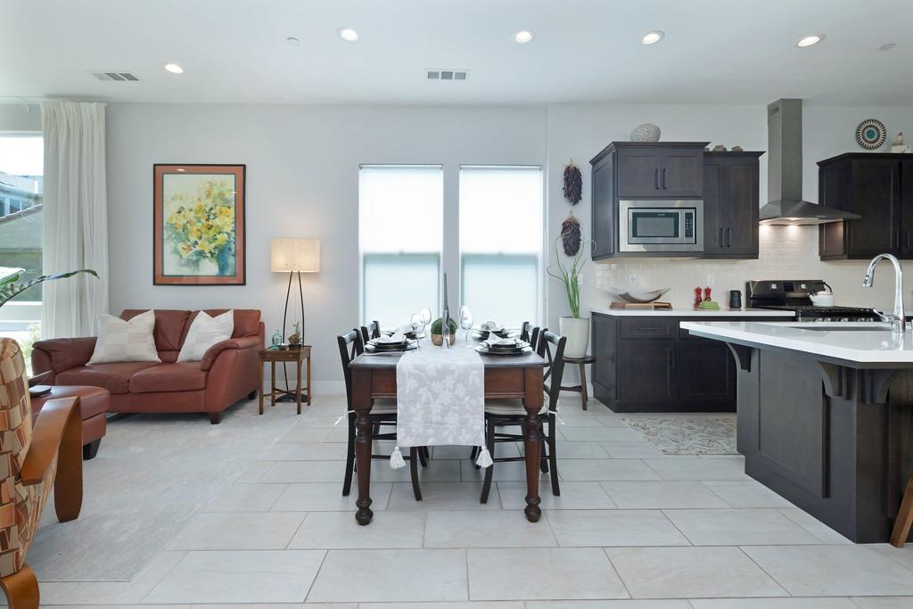 Detail Gallery Image 24 of 74 For 3438 Forney Way, Sacramento,  CA 95816 - 3 Beds | 2/1 Baths