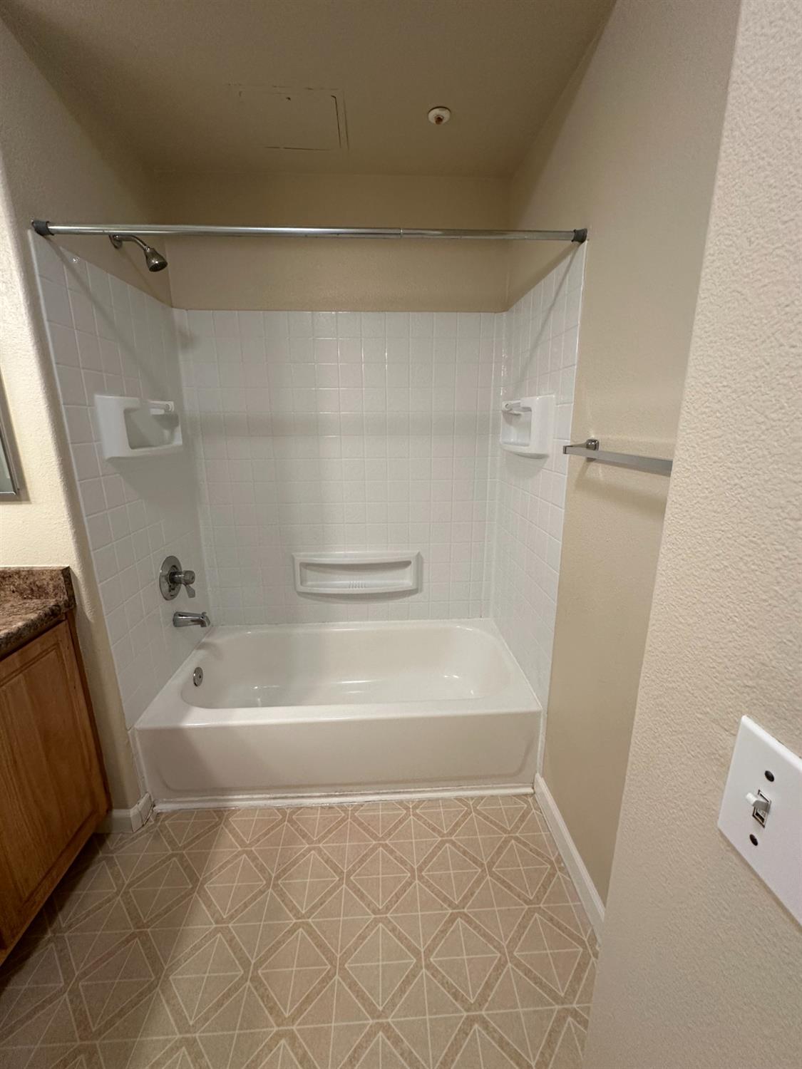 Photo #11: 225055530 Listing: Photo #11