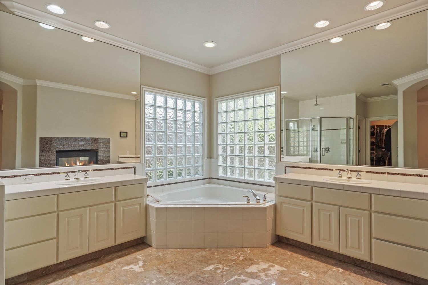 Windwood Drive, Woodbridge, California image 38