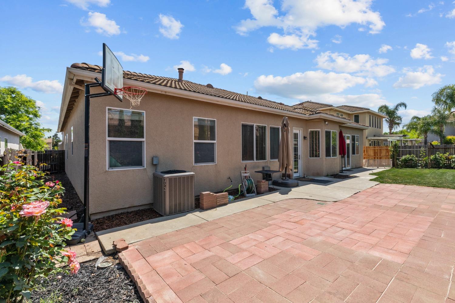 Christo Way, Elk Grove, California image 32