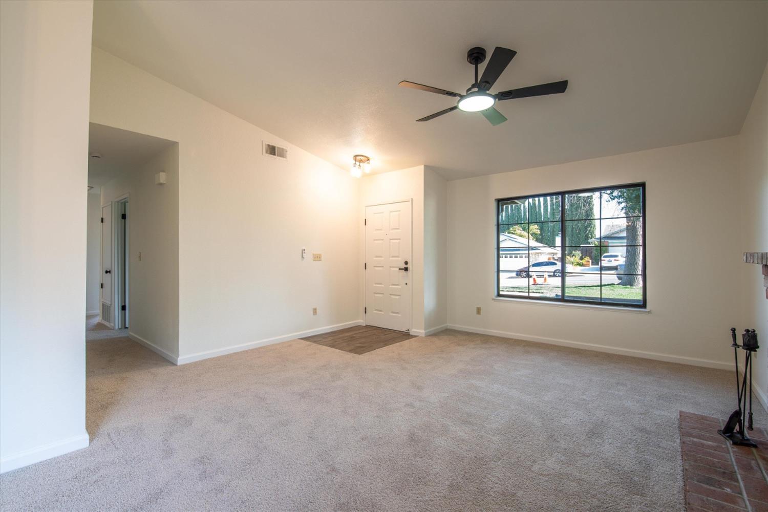 Detail Gallery Image 14 of 45 For 4046 S Royal Links Cir, Antioch,  CA 94509 - 4 Beds | 2 Baths