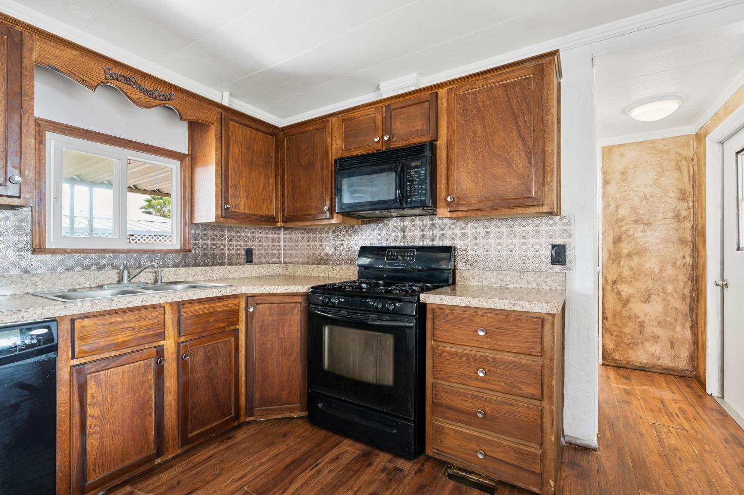 Villa Avenue #143, Clovis, California image 19