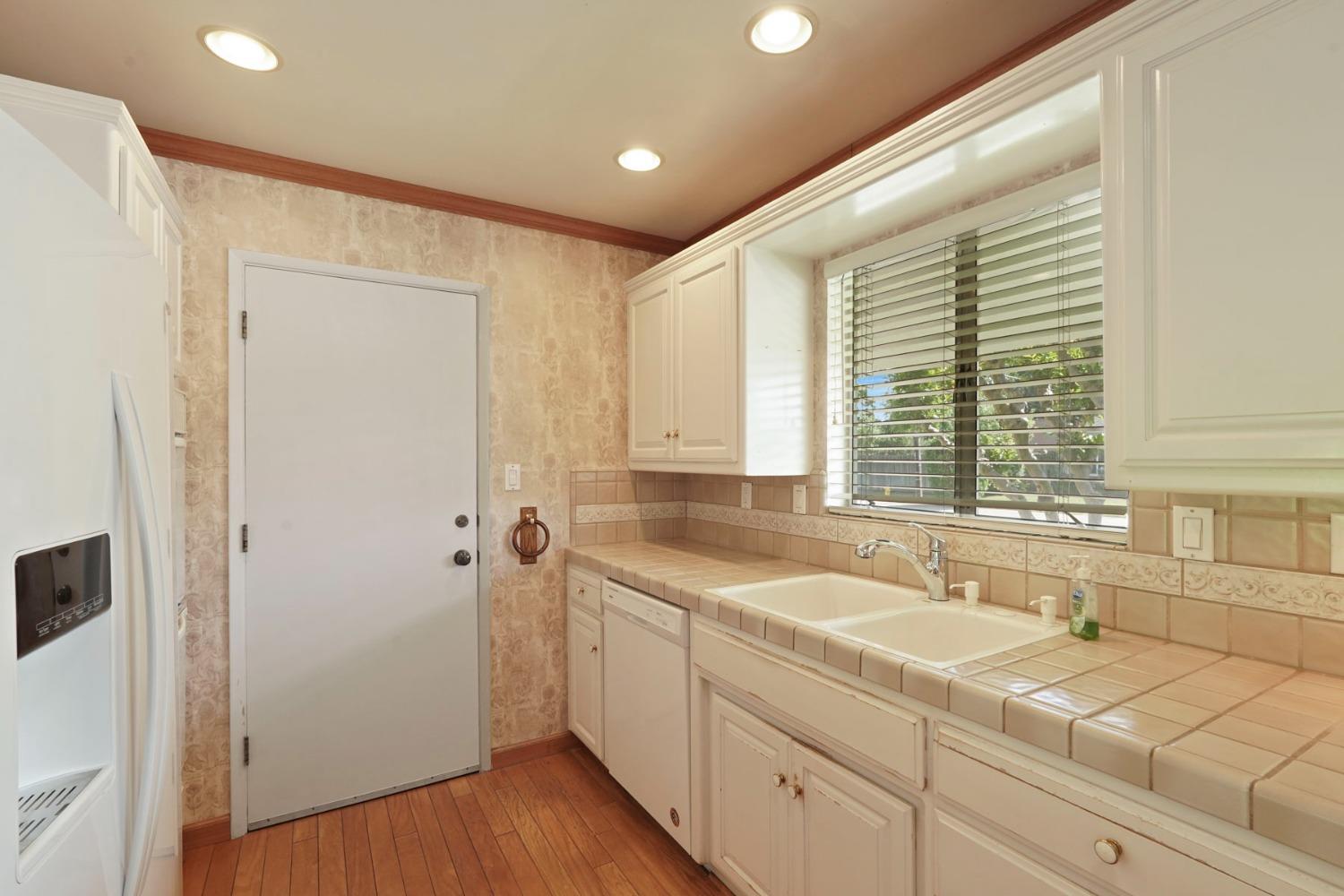Detail Gallery Image 6 of 40 For 1101 Lakehome Dr, Lodi,  CA 95242 - 3 Beds | 2/1 Baths