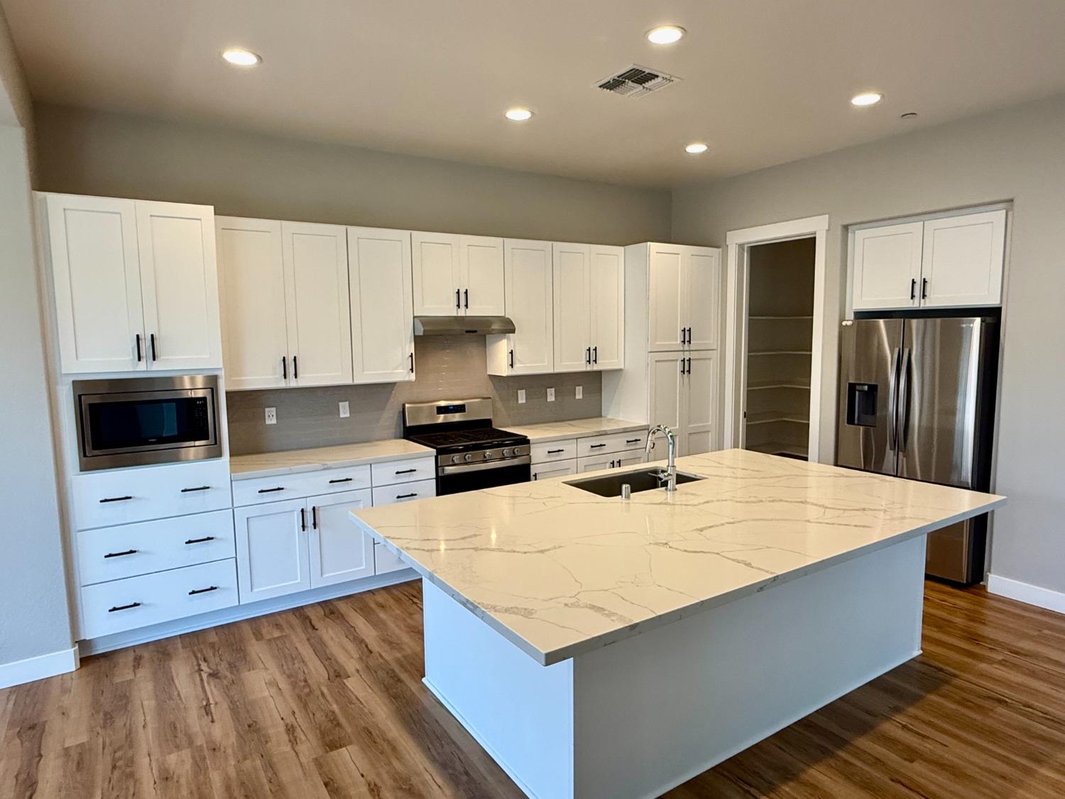 Detail Gallery Image 13 of 52 For 2775 Meadowbrook Lane, Turlock,  CA 95382 - 4 Beds | 2/1 Baths