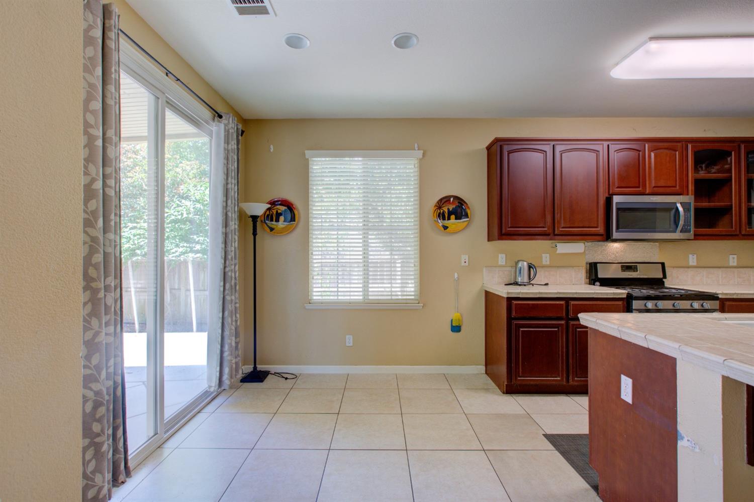 Detail Gallery Image 11 of 61 For 1492 Antioch Ct, Merced,  CA 95348 - 5 Beds | 2/1 Baths