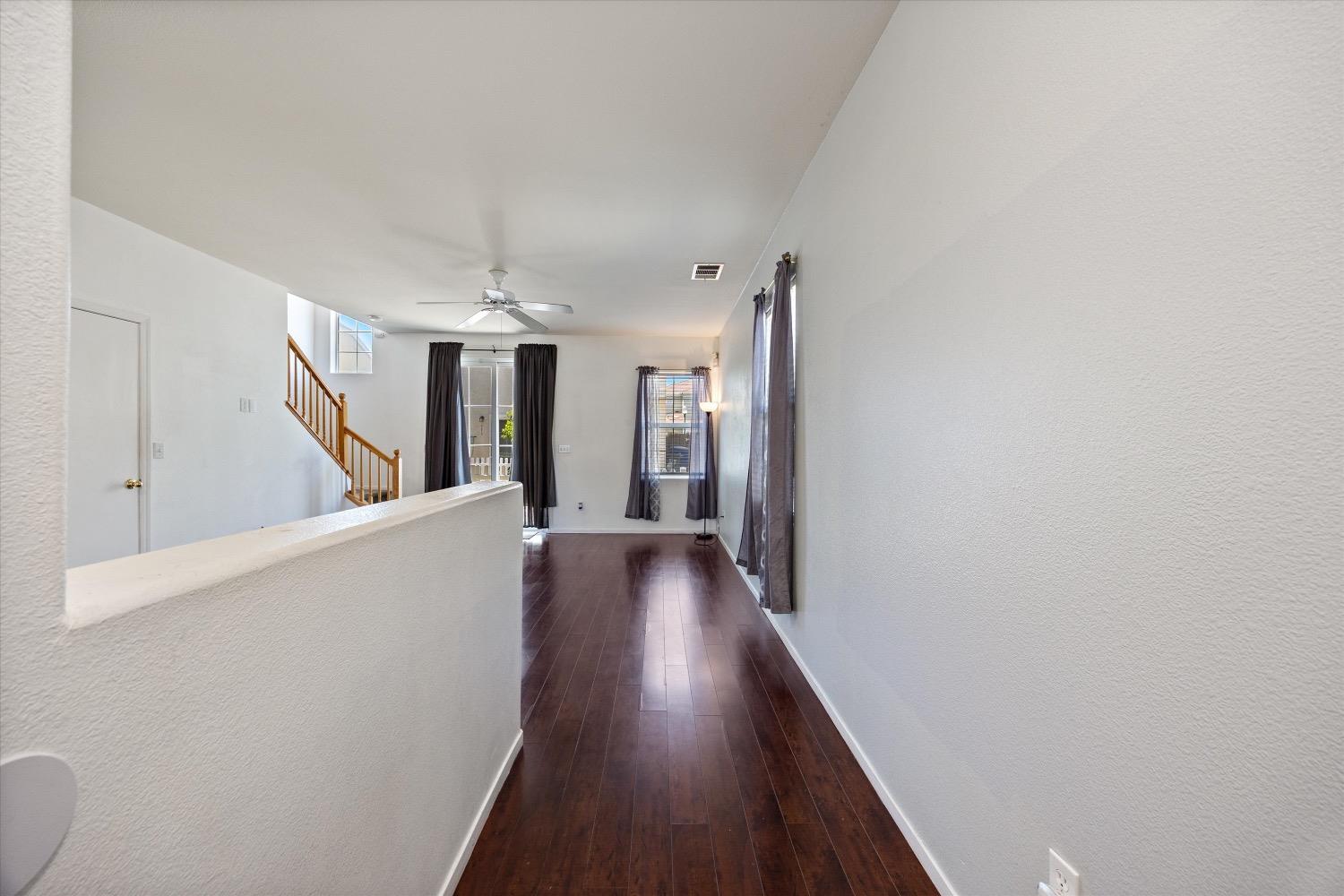 Detail Gallery Image 6 of 39 For 131 Ashwick Loop, Sacramento,  CA 95823 - 3 Beds | 2/1 Baths