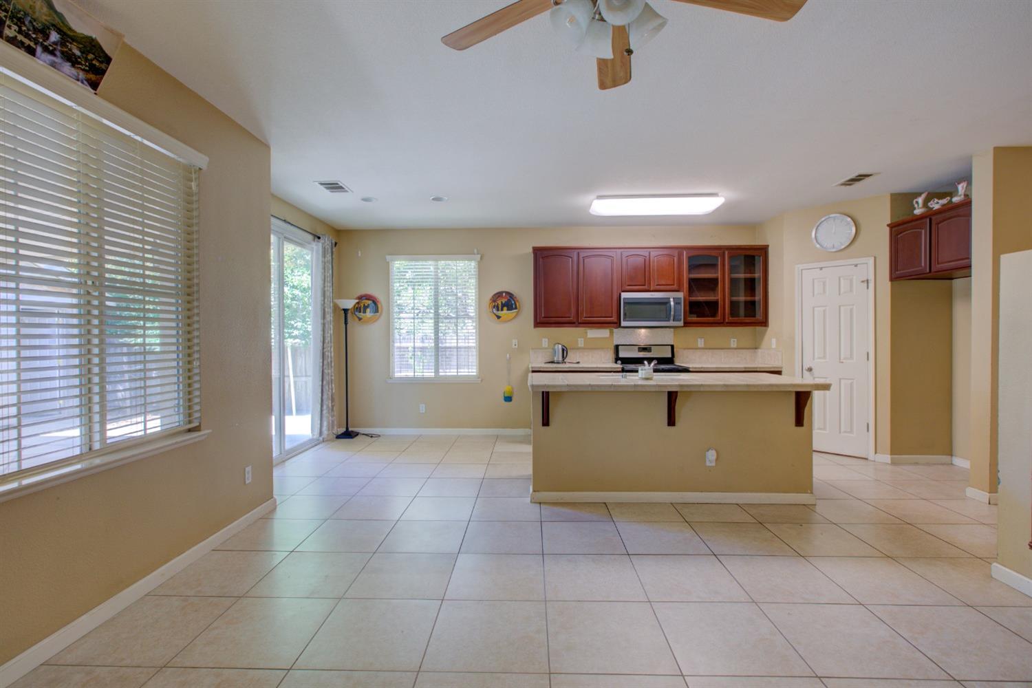 Detail Gallery Image 10 of 61 For 1492 Antioch Ct, Merced,  CA 95348 - 5 Beds | 2/1 Baths