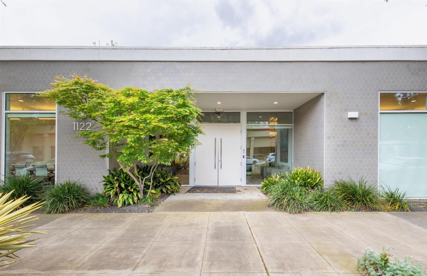 Detail Gallery Image 1 of 10 For 1122 S St, Sacramento,  CA 95811 - – Beds | – Baths