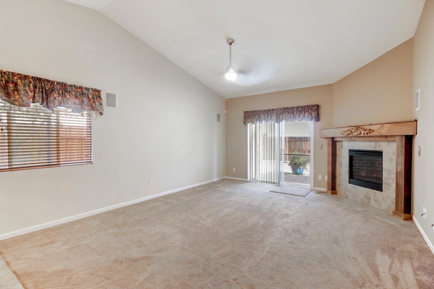 Detail Gallery Image 6 of 62 For 9329 Mainline Dr, Elk Grove,  CA 95624 - 4 Beds | 2 Baths
