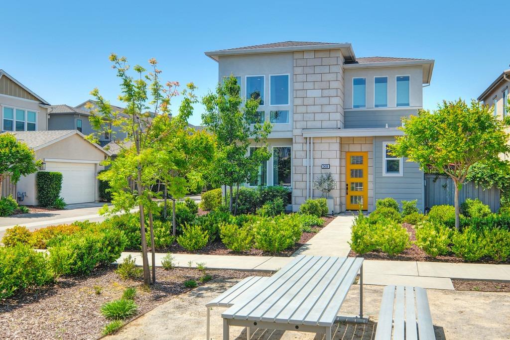 Detail Gallery Image 5 of 74 For 3438 Forney Way, Sacramento,  CA 95816 - 3 Beds | 2/1 Baths