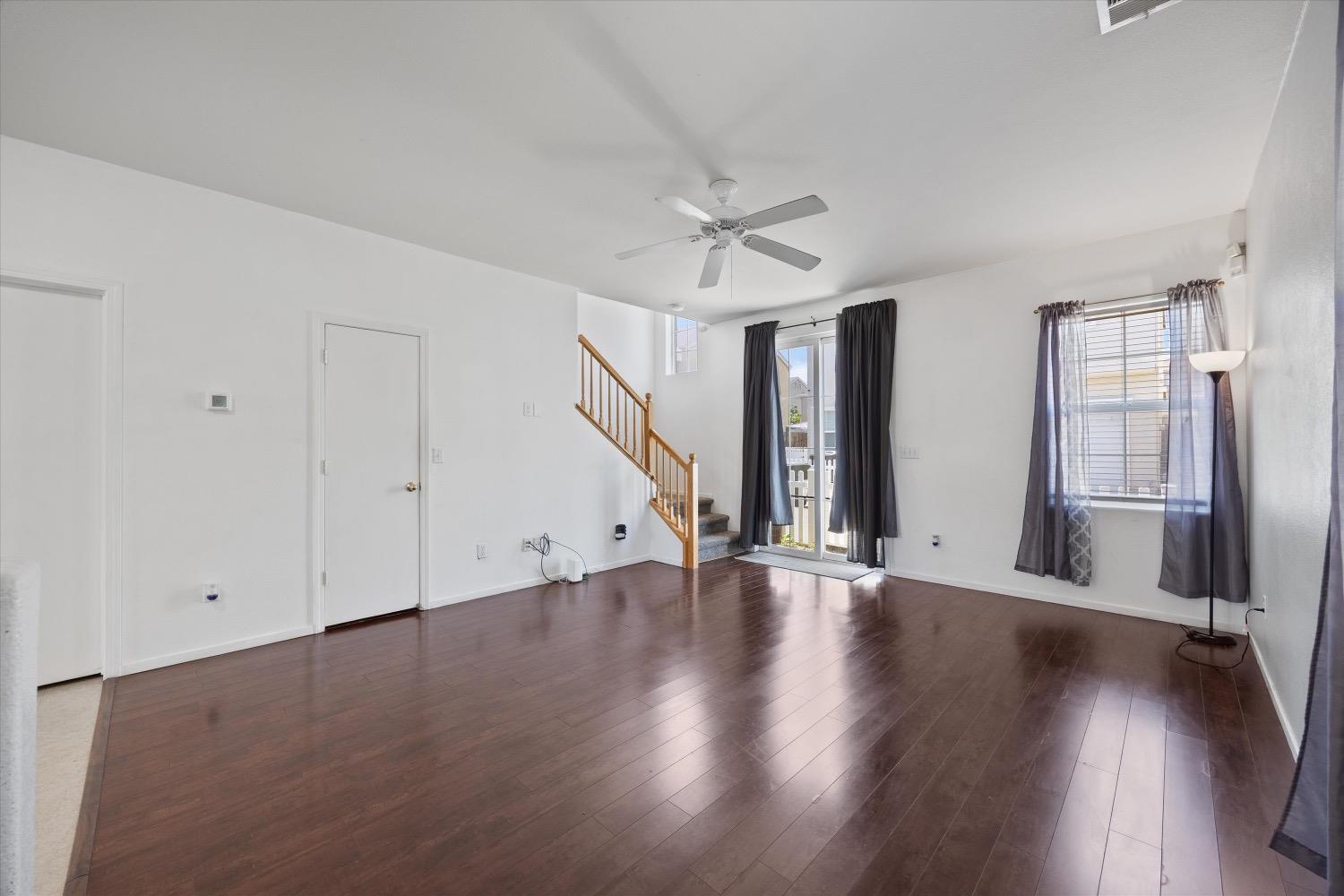 Detail Gallery Image 7 of 39 For 131 Ashwick Loop, Sacramento,  CA 95823 - 3 Beds | 2/1 Baths
