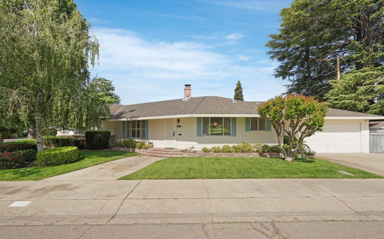 Detail Gallery Image 1 of 40 For 1101 Lakehome Dr, Lodi,  CA 95242 - 3 Beds | 2/1 Baths