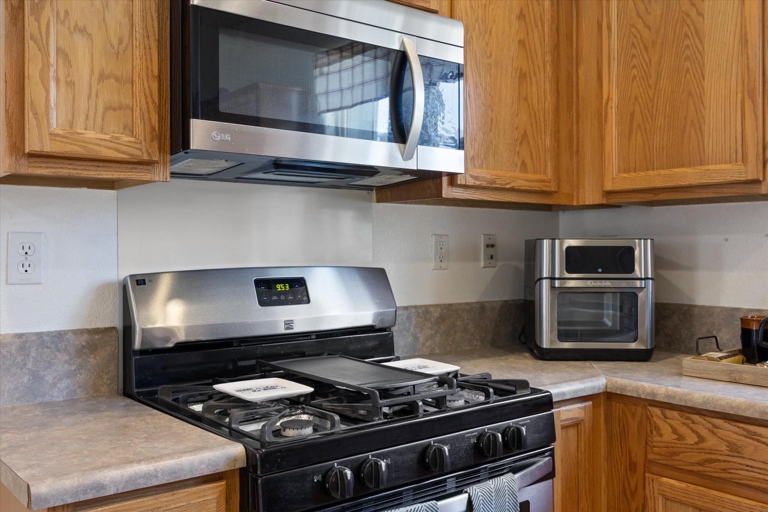 Detail Gallery Image 14 of 39 For 131 Ashwick Loop, Sacramento,  CA 95823 - 3 Beds | 2/1 Baths