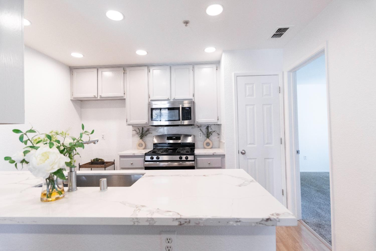 Photo #3: 225053685 Listing 