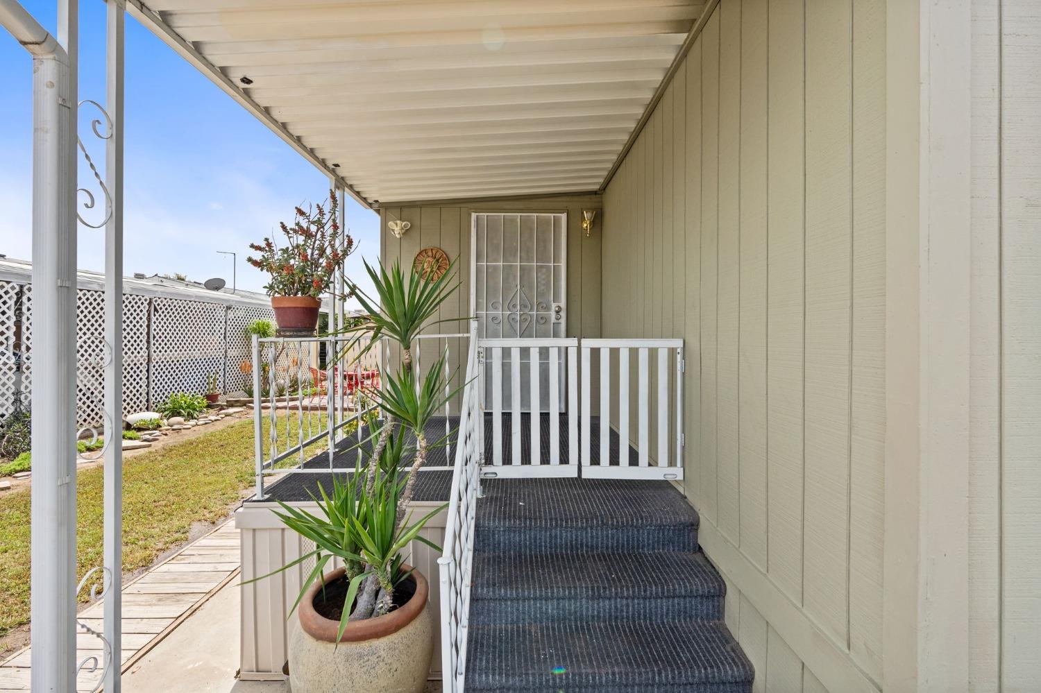 Villa Avenue #143, Clovis, California image 4