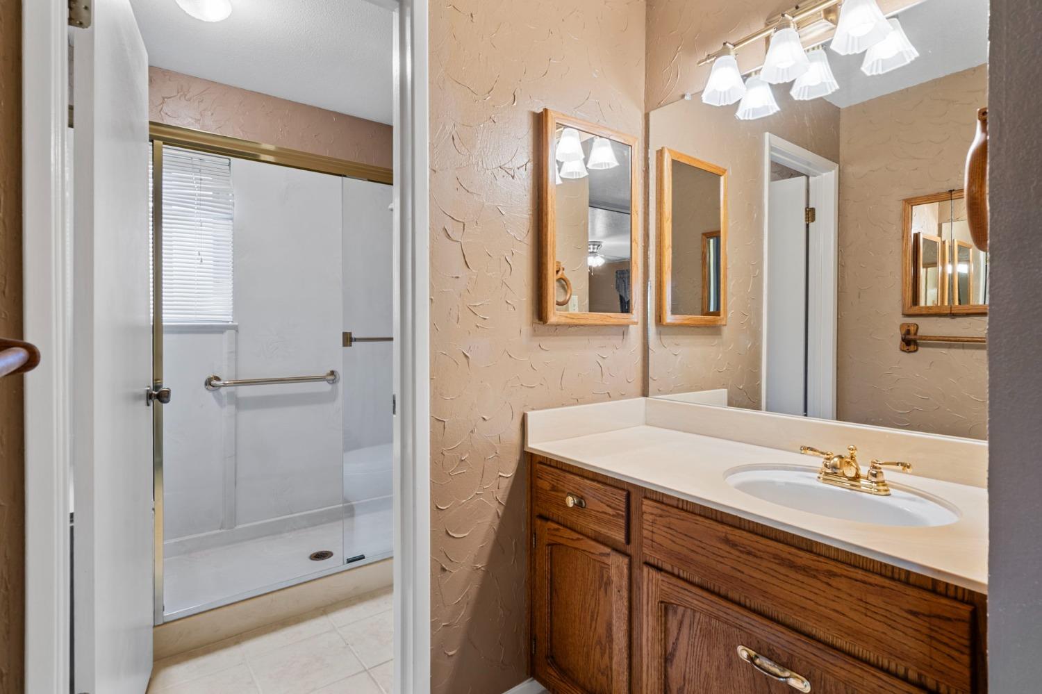 Goldenoak Way, Stockton, California image 31