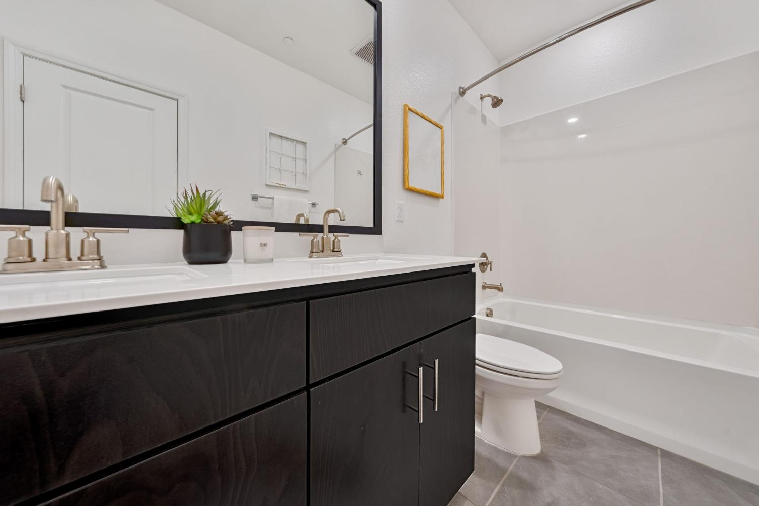 Detail Gallery Image 22 of 38 For 1719 Duchamp Way, Lodi,  CA 95242 - 5 Beds | 3/1 Baths