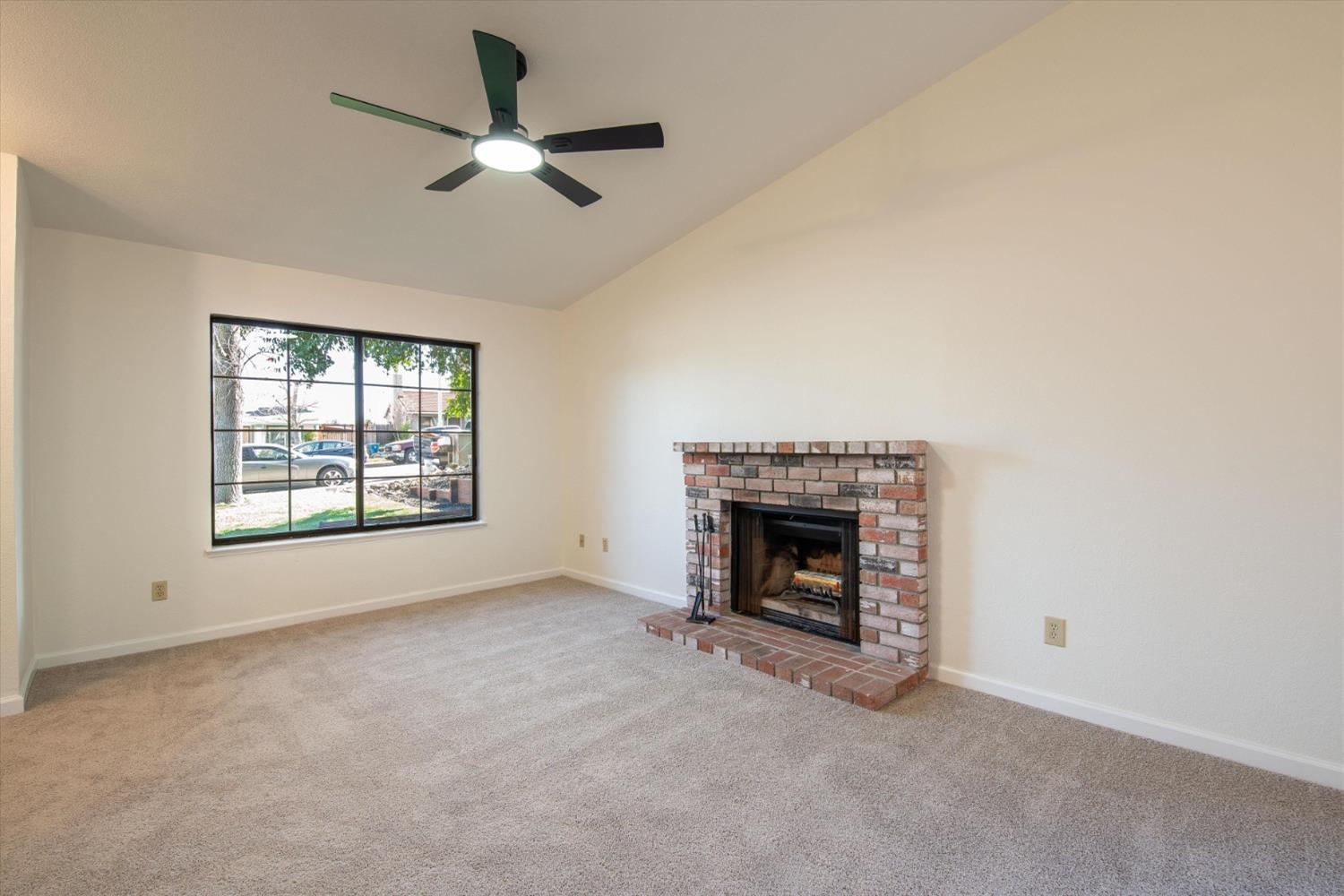 Detail Gallery Image 13 of 45 For 4046 S Royal Links Cir, Antioch,  CA 94509 - 4 Beds | 2 Baths