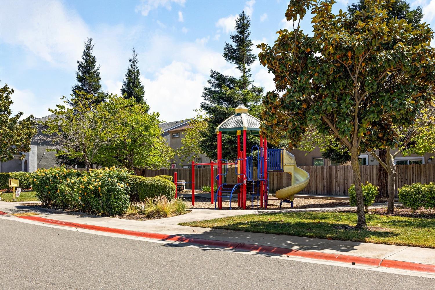 Detail Gallery Image 36 of 39 For 131 Ashwick Loop, Sacramento,  CA 95823 - 3 Beds | 2/1 Baths
