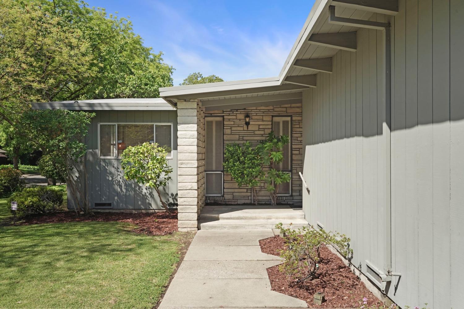 Detail Gallery Image 9 of 29 For 2205 Fernvale Dr, Stockton,  CA 95207 - 3 Beds | 2 Baths
