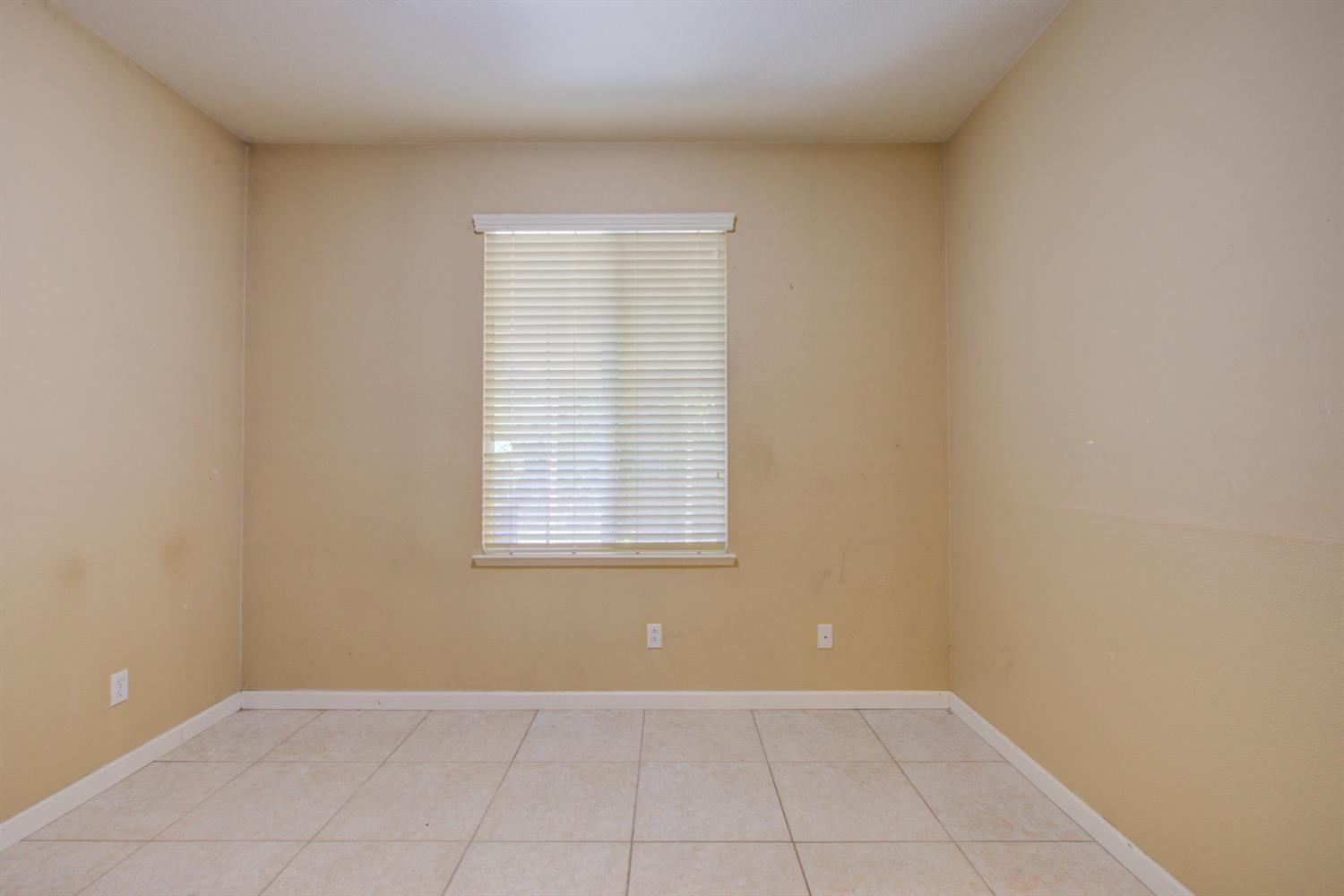 Detail Gallery Image 28 of 61 For 1492 Antioch Ct, Merced,  CA 95348 - 5 Beds | 2/1 Baths