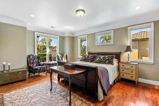M, Sacramento, California image 31