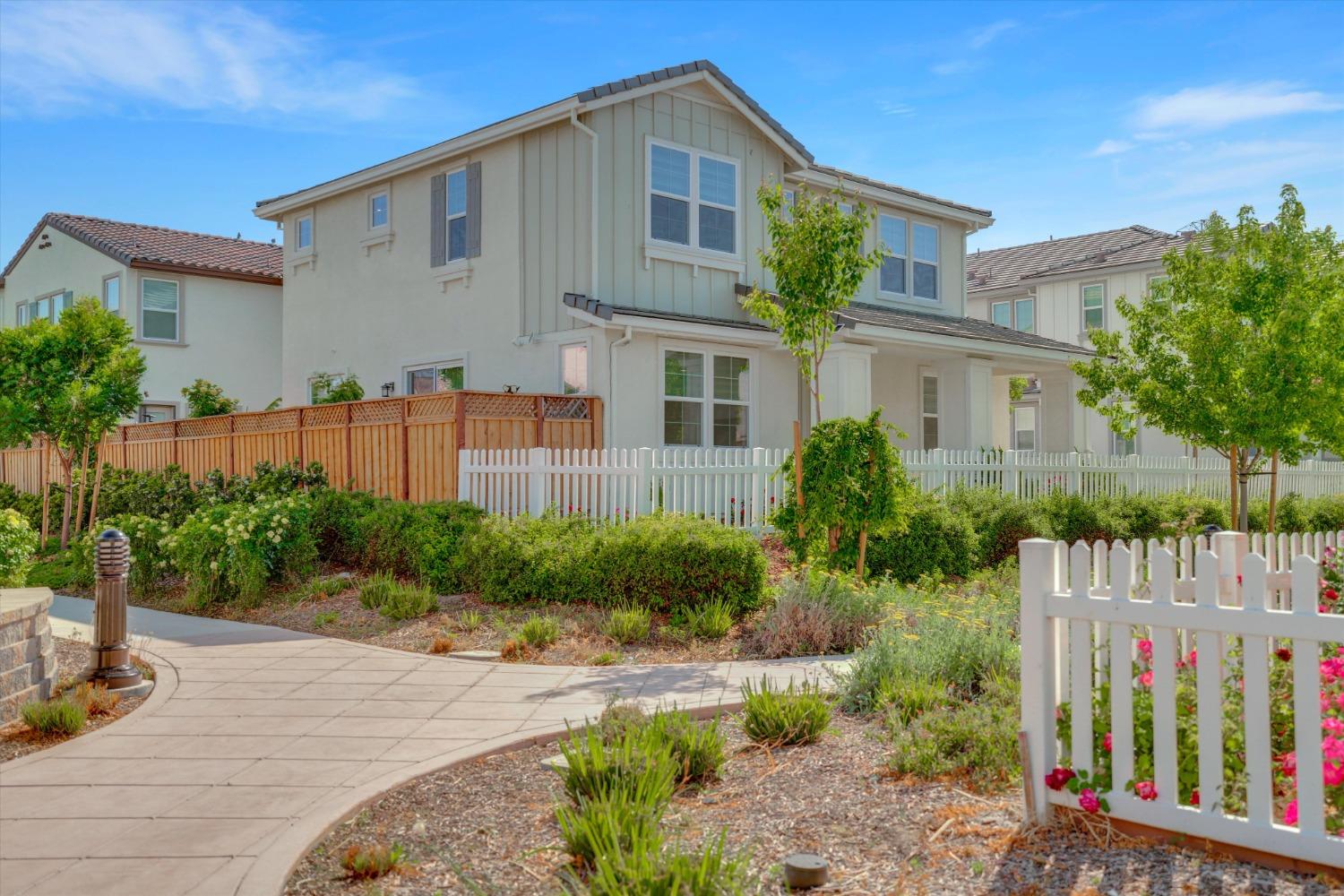 Detail Gallery Image 3 of 48 For 243 E Lawson Ave, Mountain House,  CA 95391 - 4 Beds | 3 Baths