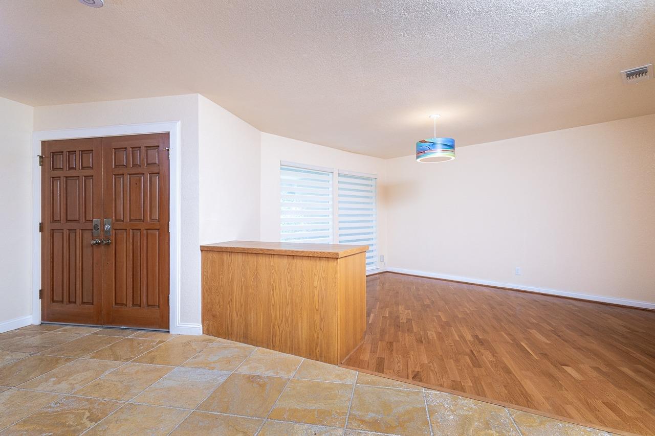 Detail Gallery Image 2 of 27 For 1205 Lantern Ct, Sacramento,  CA 95864 - 4 Beds | 3 Baths